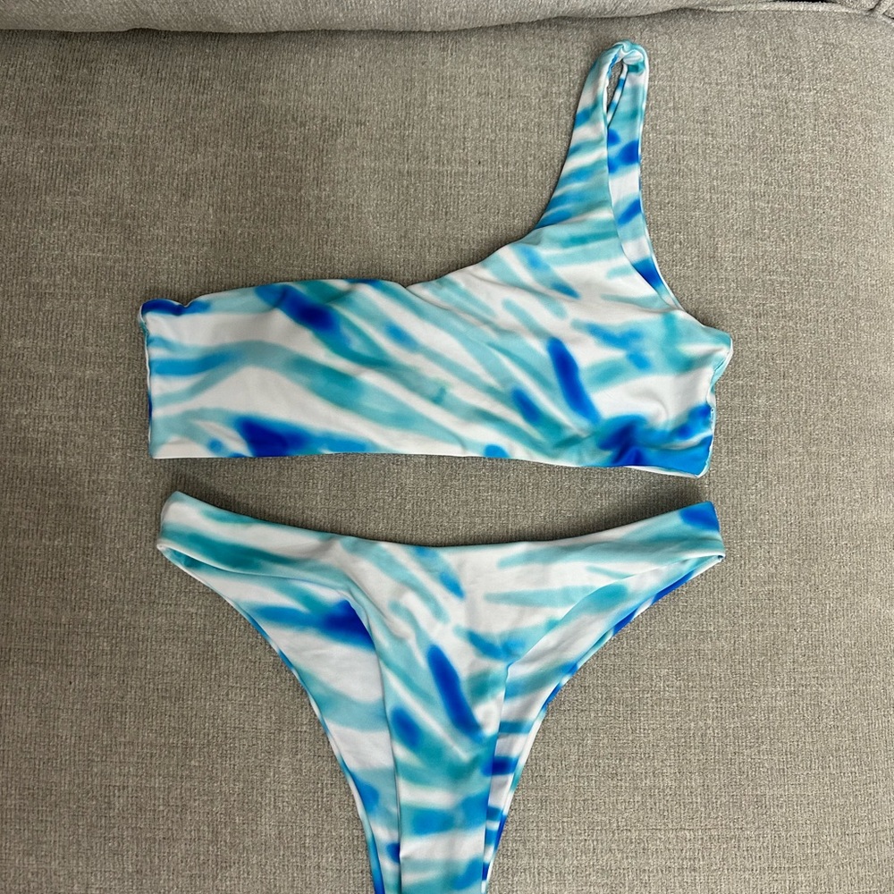 One-Shoulder Blue & White Tie-Dye Bikini Set